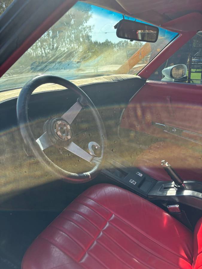 Chevrolet-corvette-stingray-1977-white-3