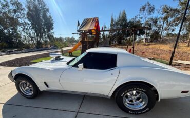 Chevrolet-corvette-stingray-1977-white