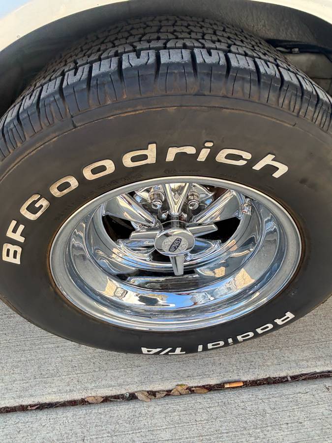 Chevrolet-corvette-stingray-1977-white-8