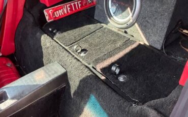 Chevrolet-corvette-stingray-1977-white-9