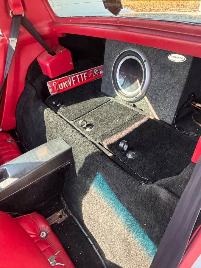 Chevrolet-corvette-stingray-1977-white-9