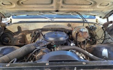 Chevrolet-custom-deluxe-1975-yellow-22