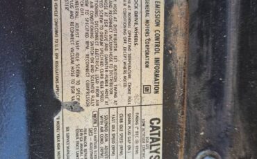 Chevrolet-custom-deluxe-1975-yellow-3