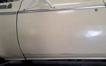 Chevrolet-custom-deluxe-1975-yellow-8