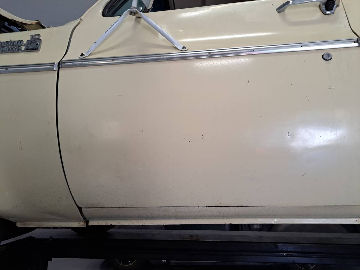 Chevrolet-custom-deluxe-1975-yellow-8