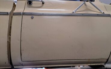 Chevrolet-custom-deluxe-1975-yellow-9