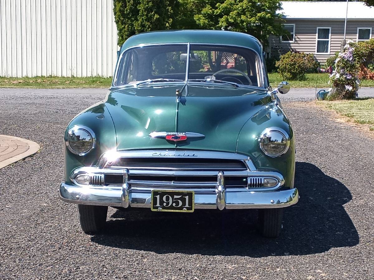 Chevrolet-deluxe-1951-green