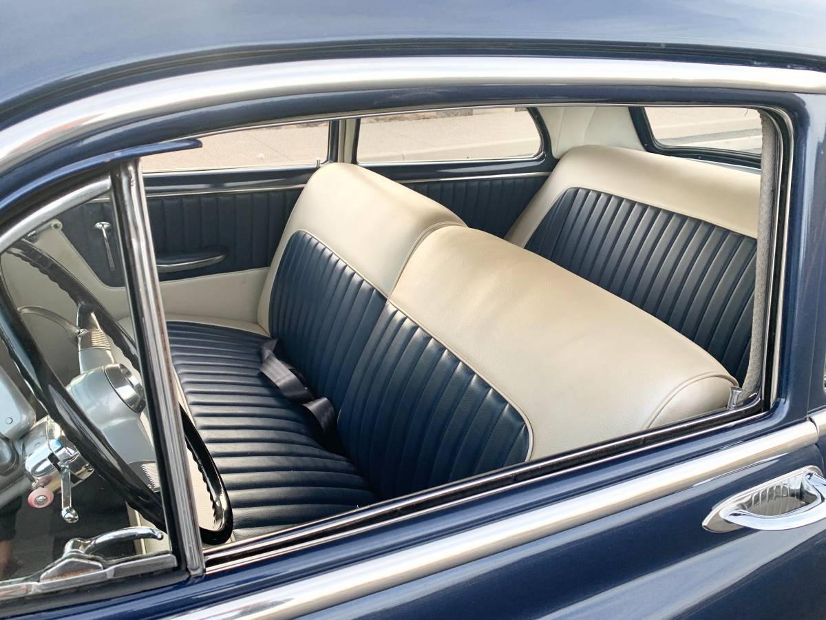 Chevrolet-deluxe-1952-blue-15