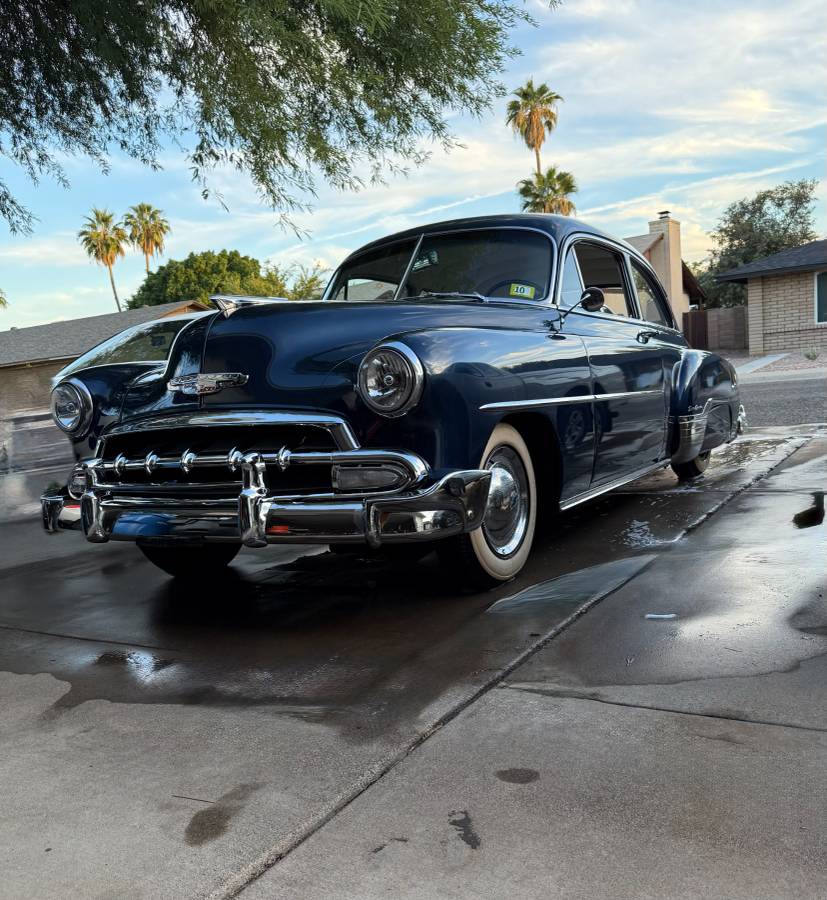 Chevrolet-deluxe-1952-blue-4