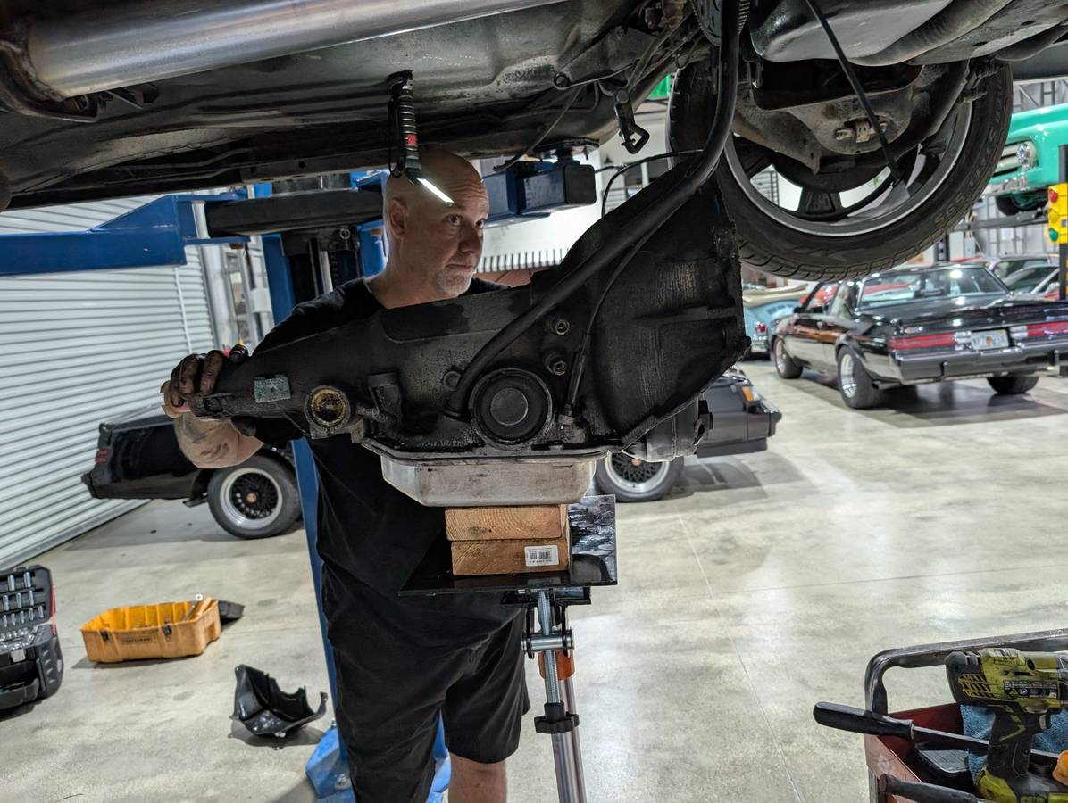 Chevrolet-el-camino-1986-black-20