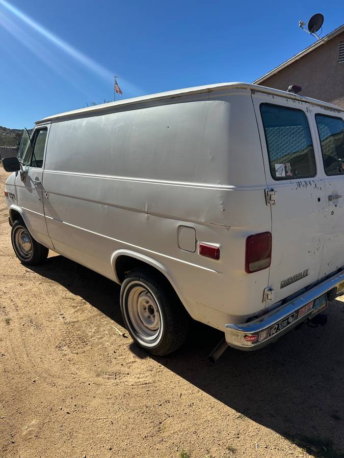 Chevrolet-g10-1993-white-2