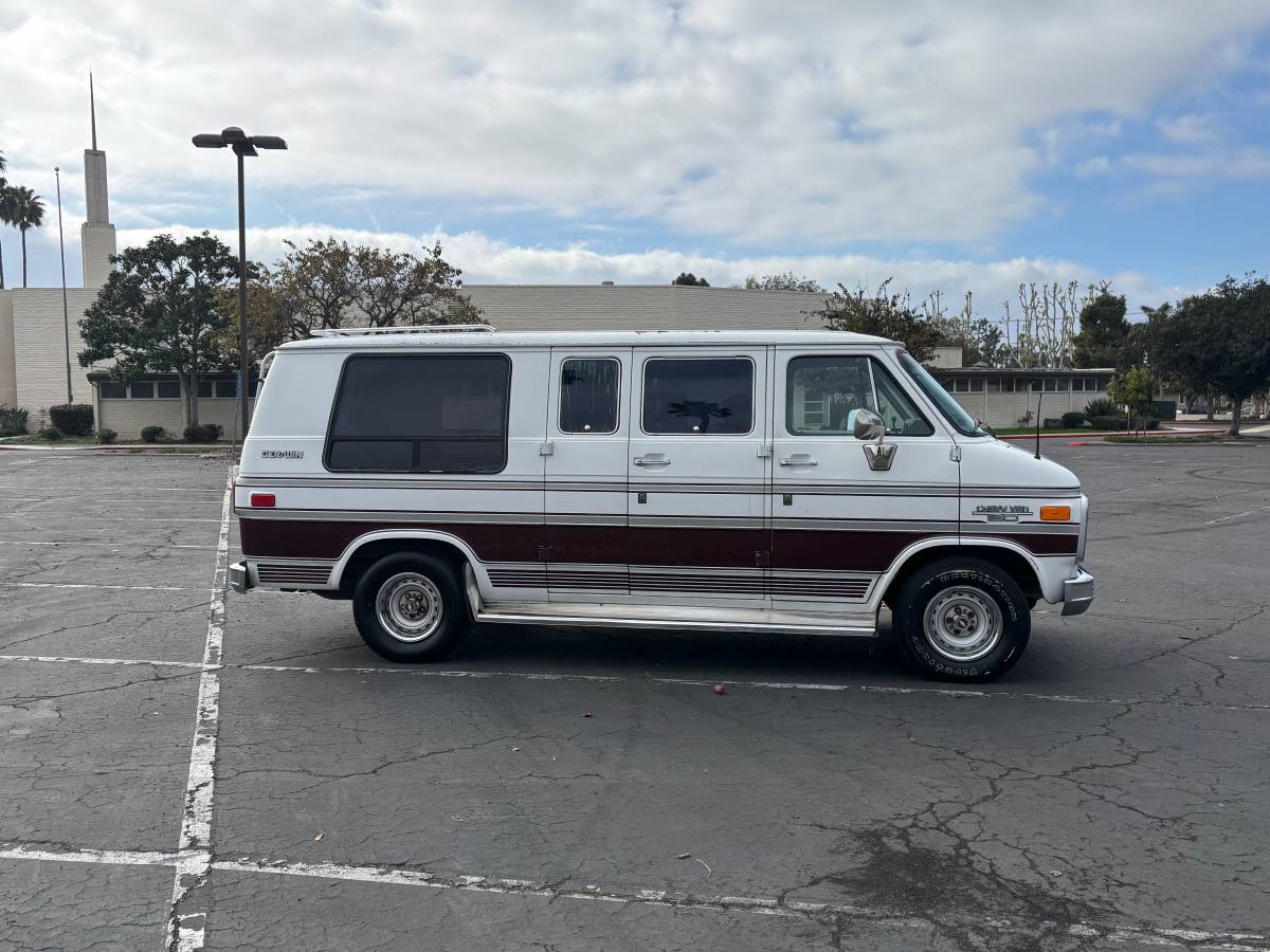 Chevrolet-g20-1988-white-2