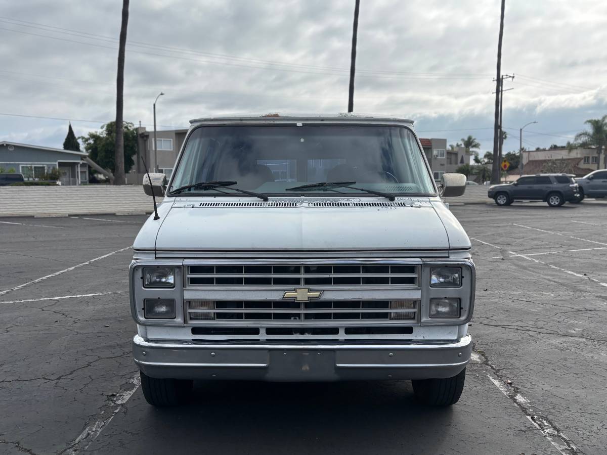 Chevrolet-g20-1988-white-3