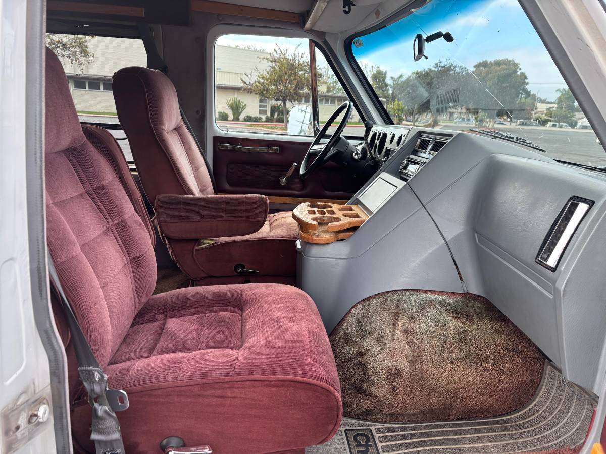 Chevrolet-g20-1988-white-5