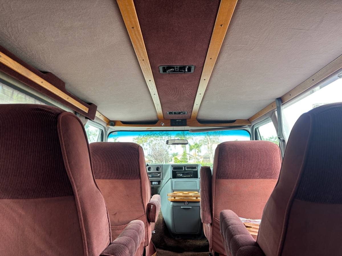 Chevrolet-g20-1988-white-8