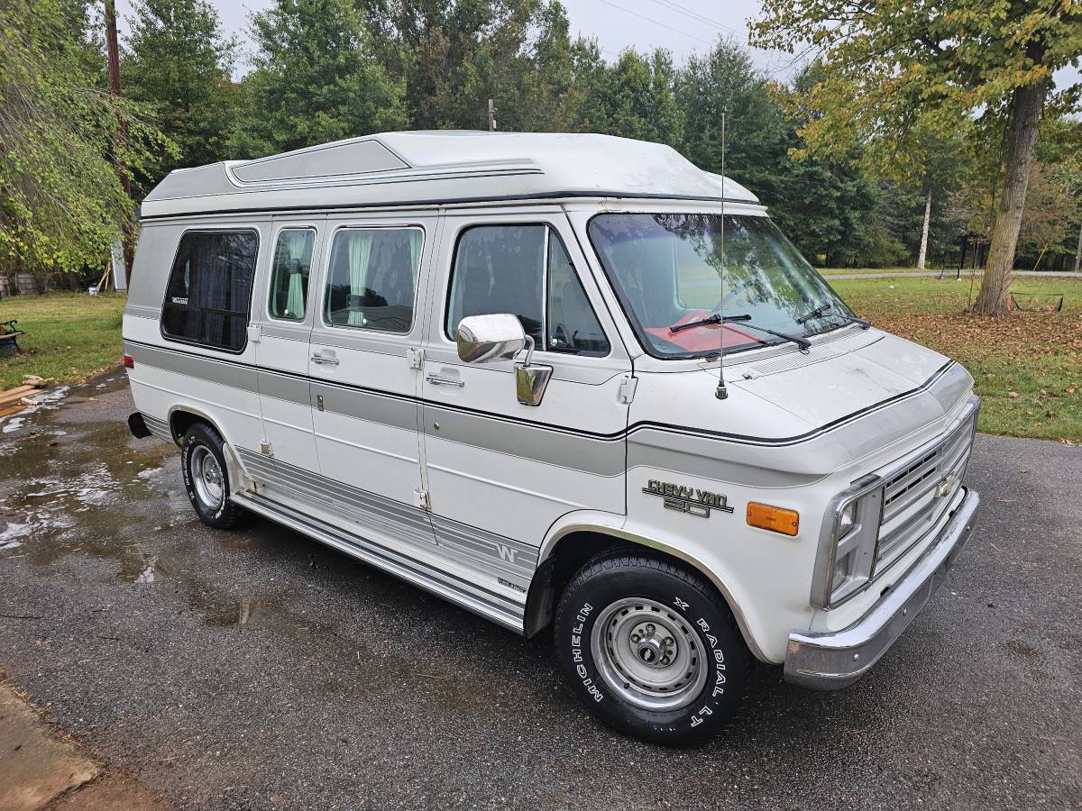 Chevrolet-g20-van-1989-white-1