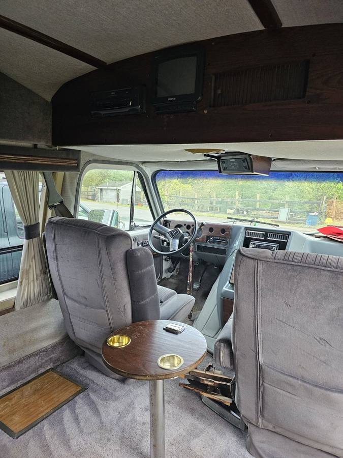 Chevrolet-g20-van-1989-white-11