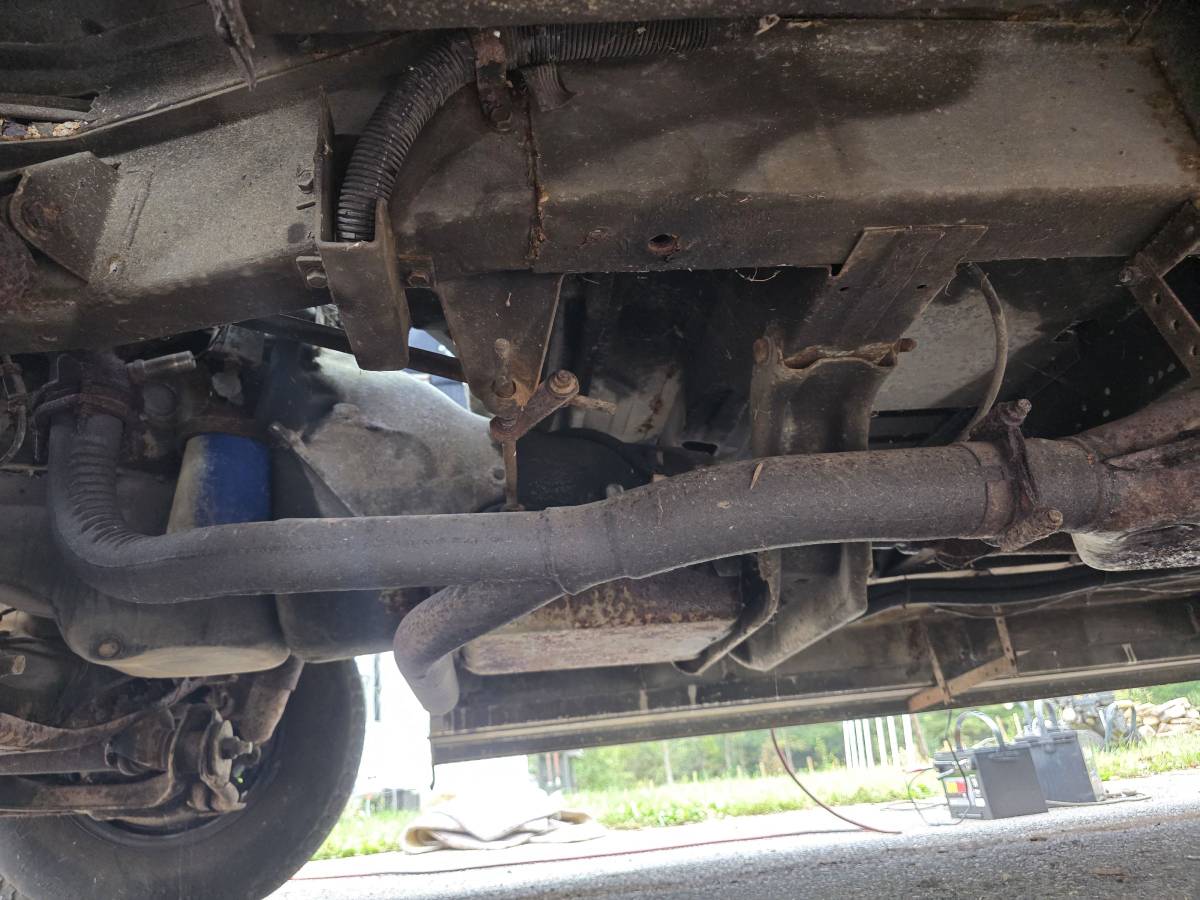 Chevrolet-g20-van-1989-white-14