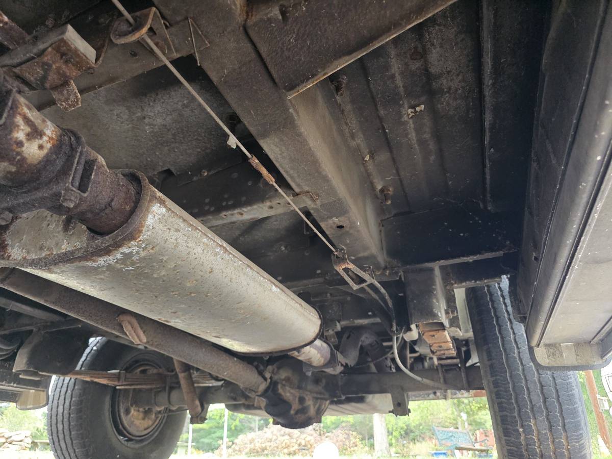 Chevrolet-g20-van-1989-white-18