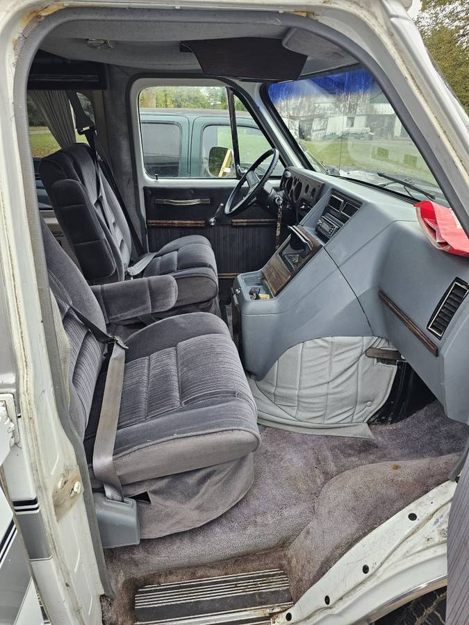 Chevrolet-g20-van-1989-white-23