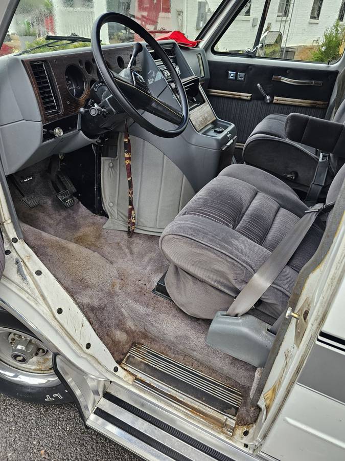 Chevrolet-g20-van-1989-white-3