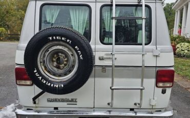 Chevrolet-g20-van-1989-white-7