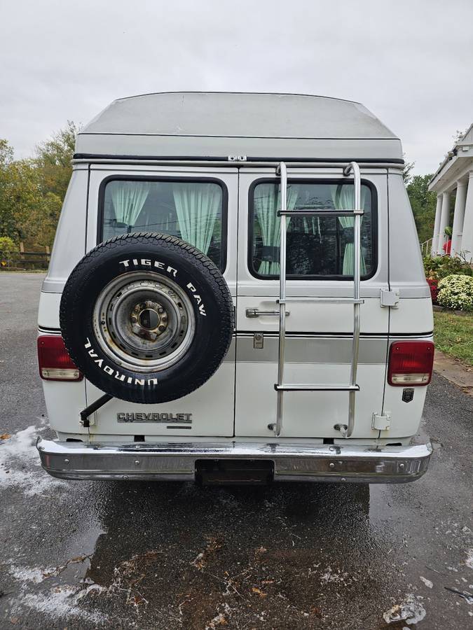 Chevrolet-g20-van-1989-white-7