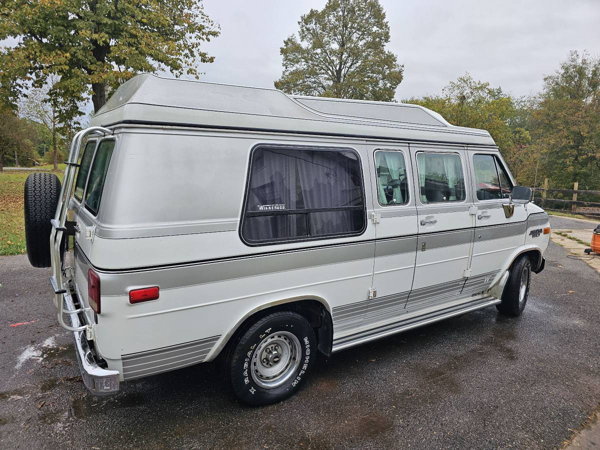 Chevrolet-g20-van-1989-white-8