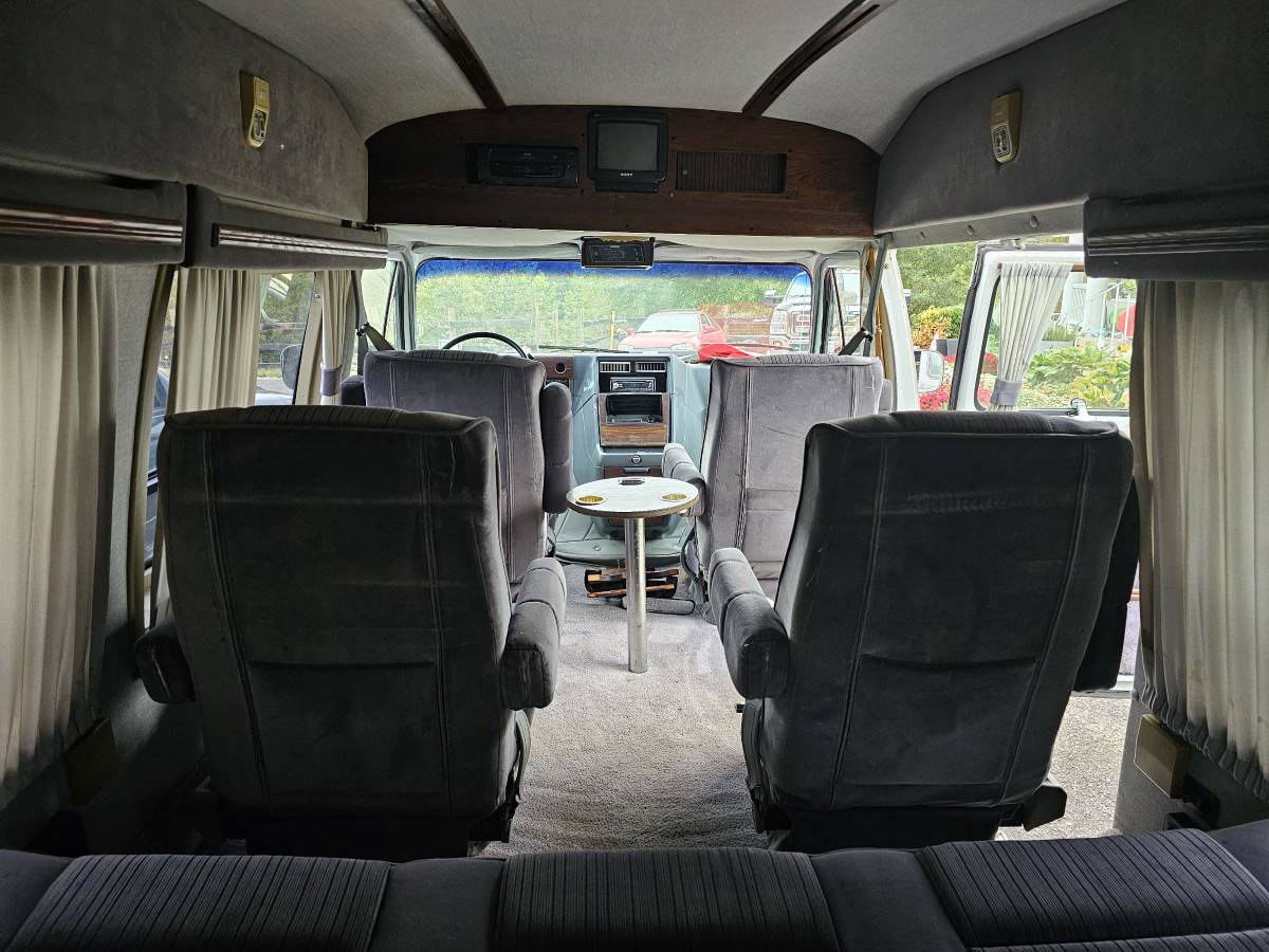 Chevrolet-g20-van-1989-white-9