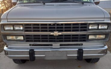 Chevrolet-g30-1994-silver-4