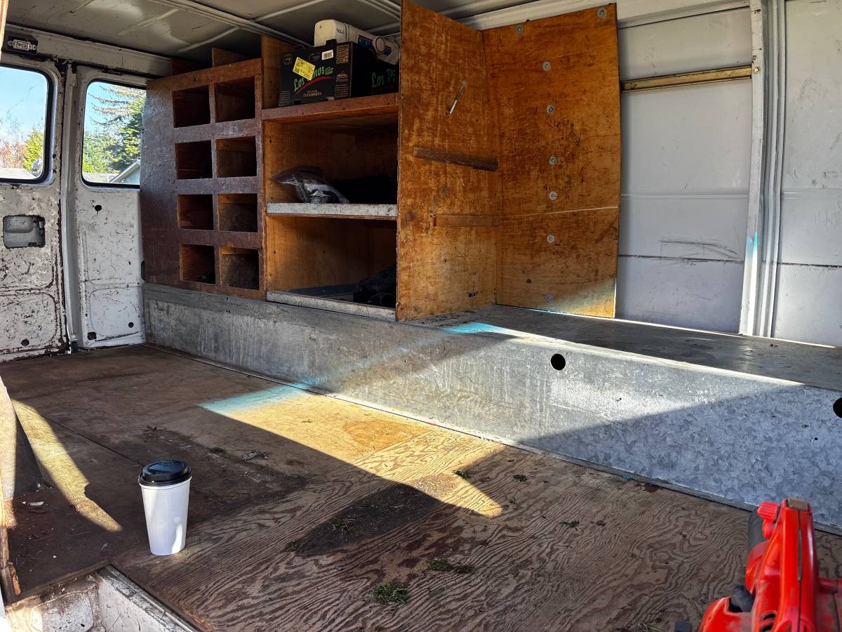 Chevrolet-g30-1995-white-2