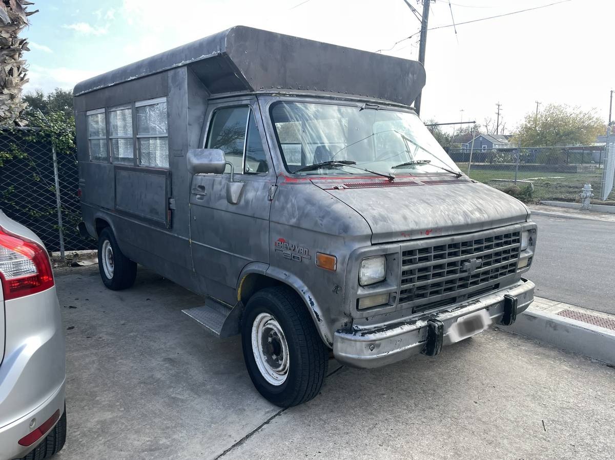 Chevrolet-g30-van-1992-silver-1