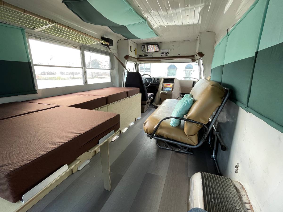 Chevrolet-g30-van-1992-silver-4