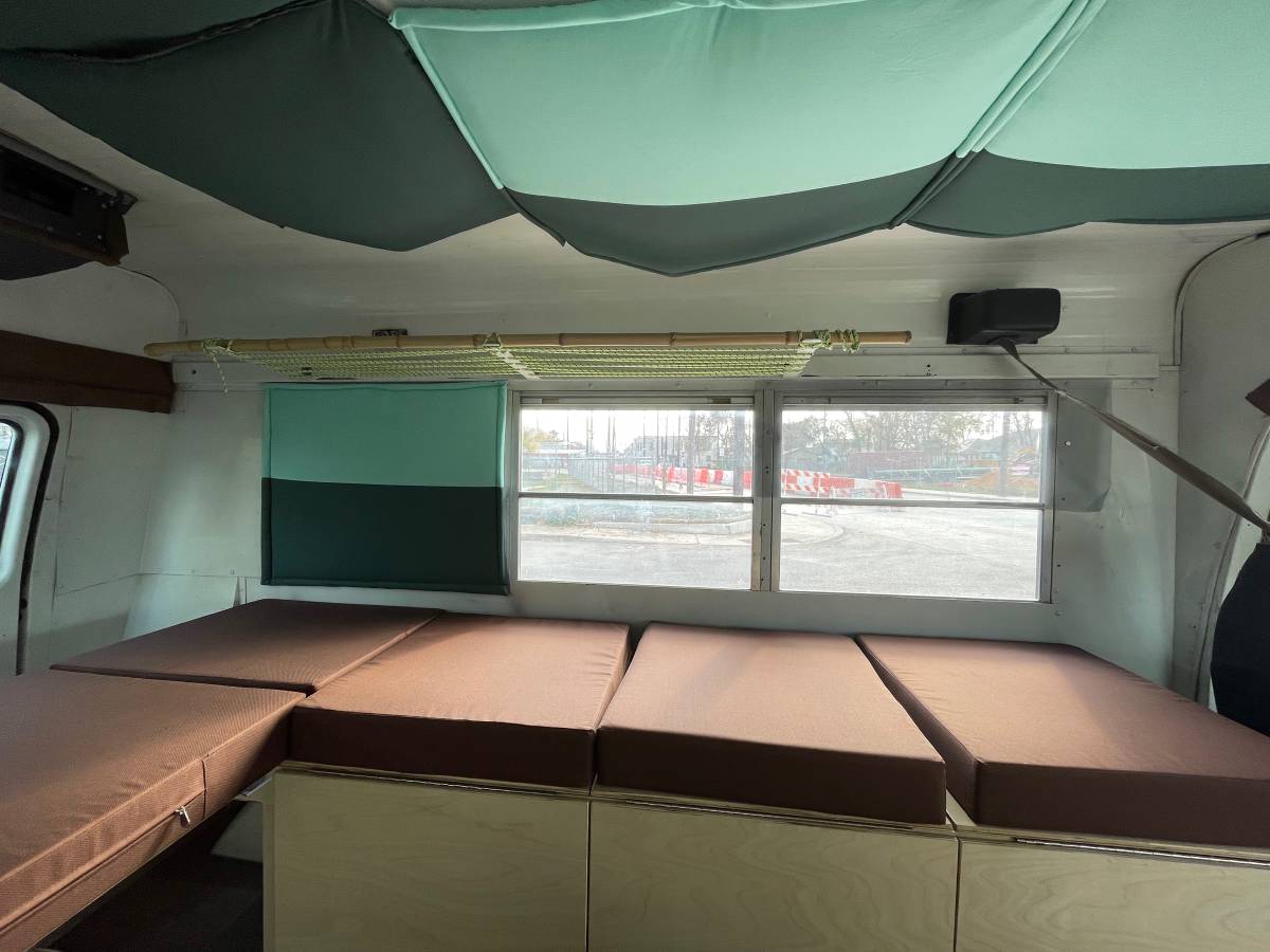 Chevrolet-g30-van-1992-silver-5