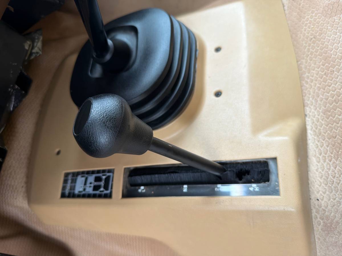 Chevrolet-gmt-400-1-ton-nominal-1988-white-1