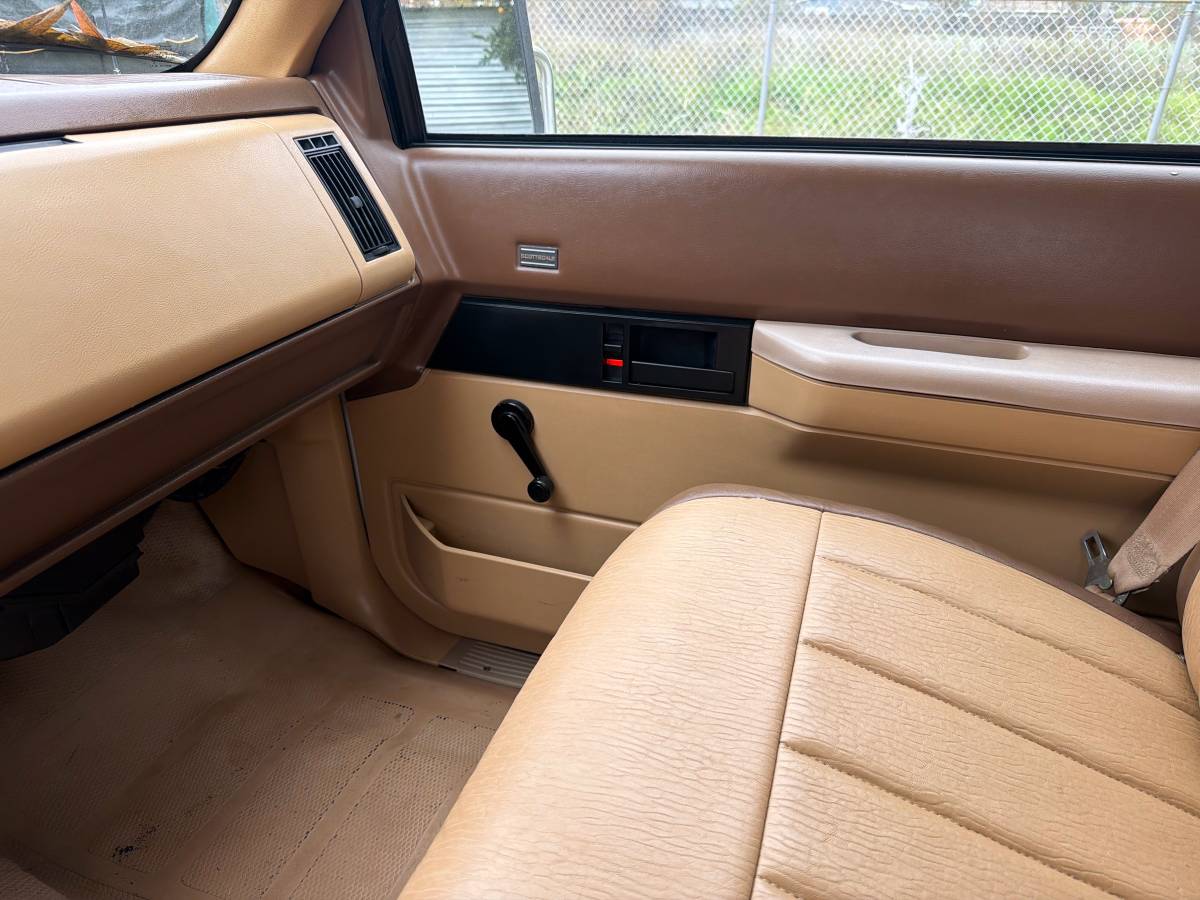 Chevrolet-gmt-400-1-ton-nominal-1988-white-13