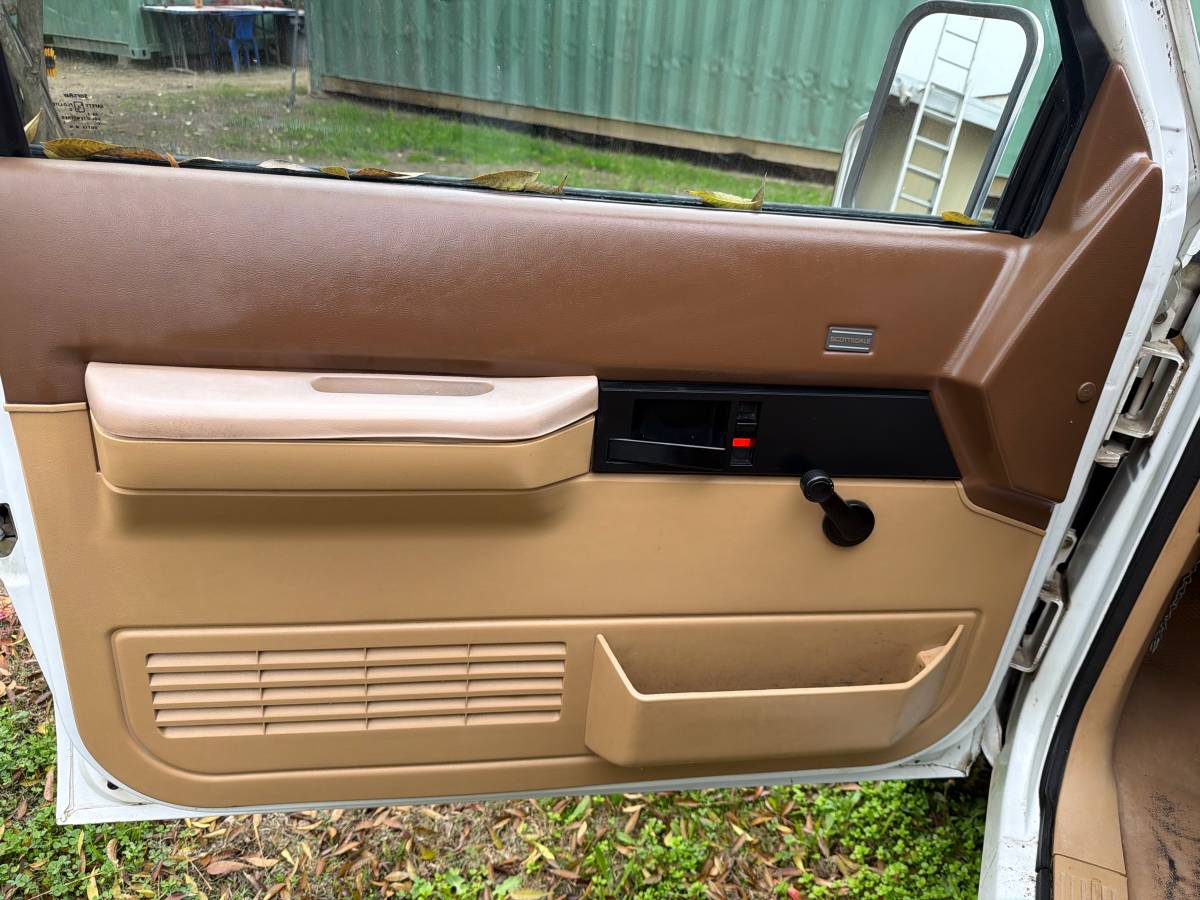 Chevrolet-gmt-400-1-ton-nominal-1988-white-2