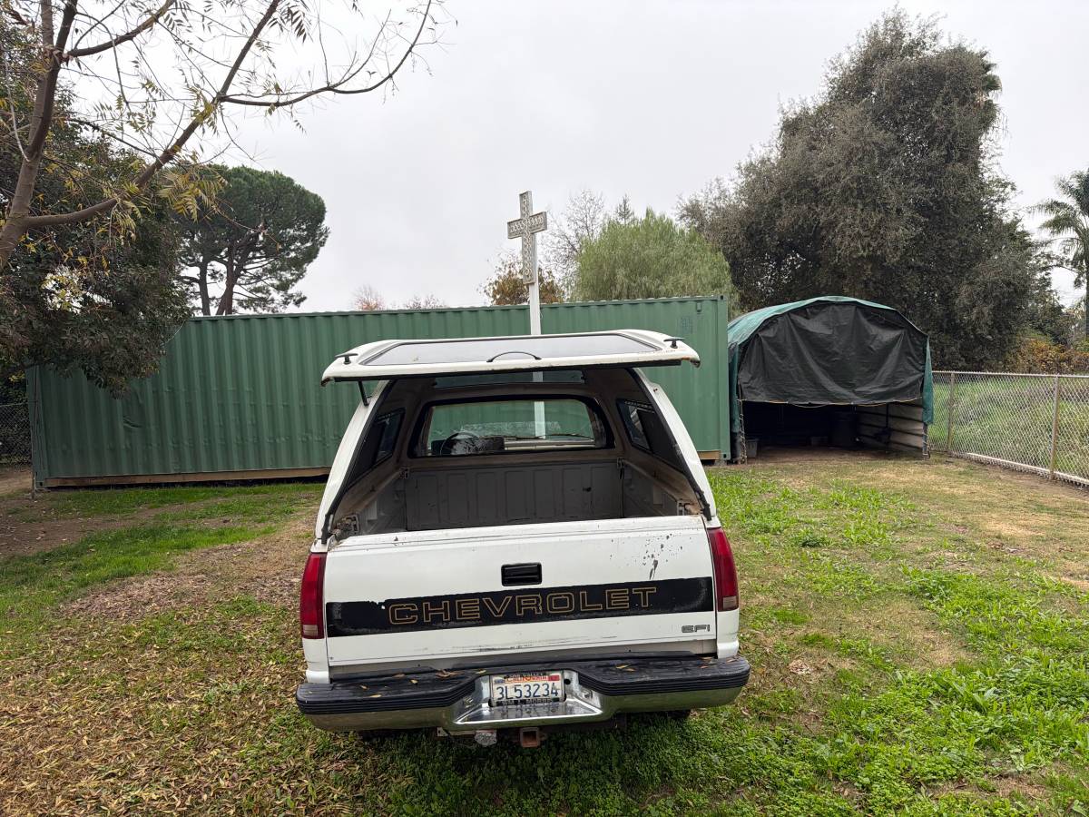 Chevrolet-gmt-400-1-ton-nominal-1988-white-21