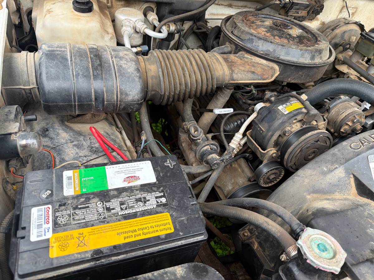 Chevrolet-gmt-400-1-ton-nominal-1988-white-3