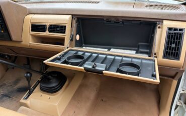 Chevrolet-gmt-400-1-ton-nominal-1988-white-5