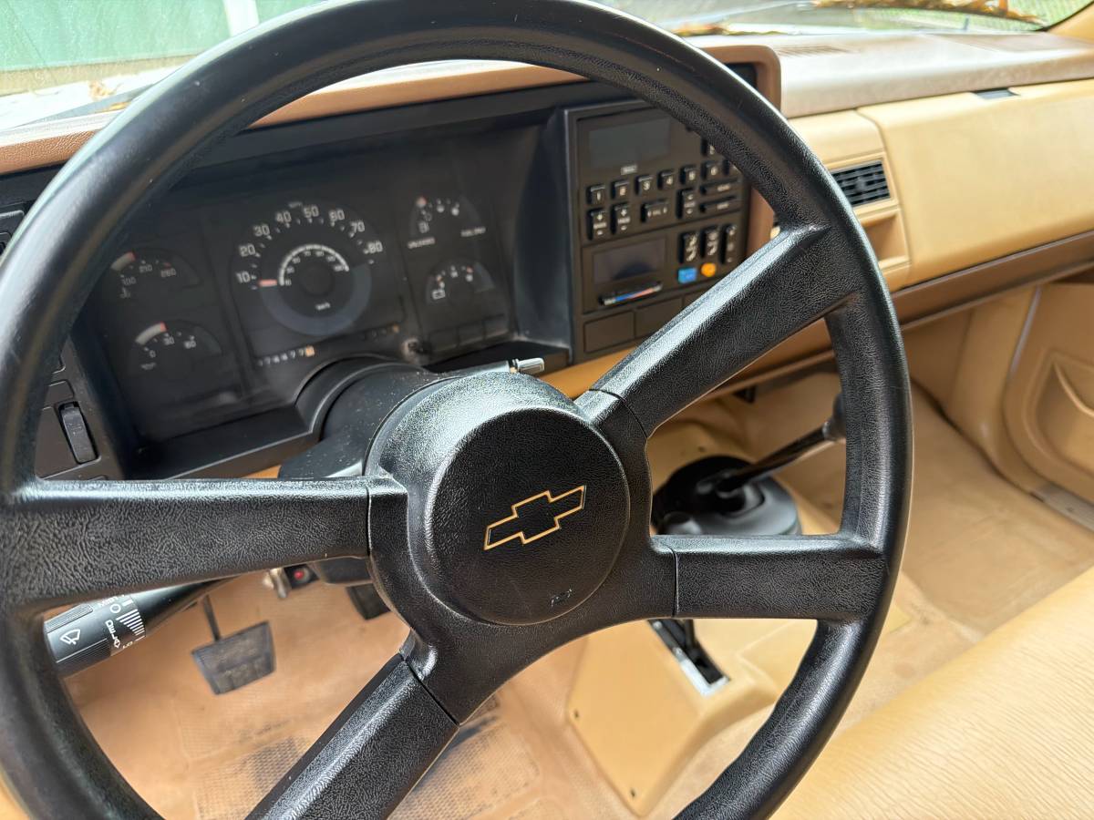 Chevrolet-gmt-400-1-ton-nominal-1988-white-6