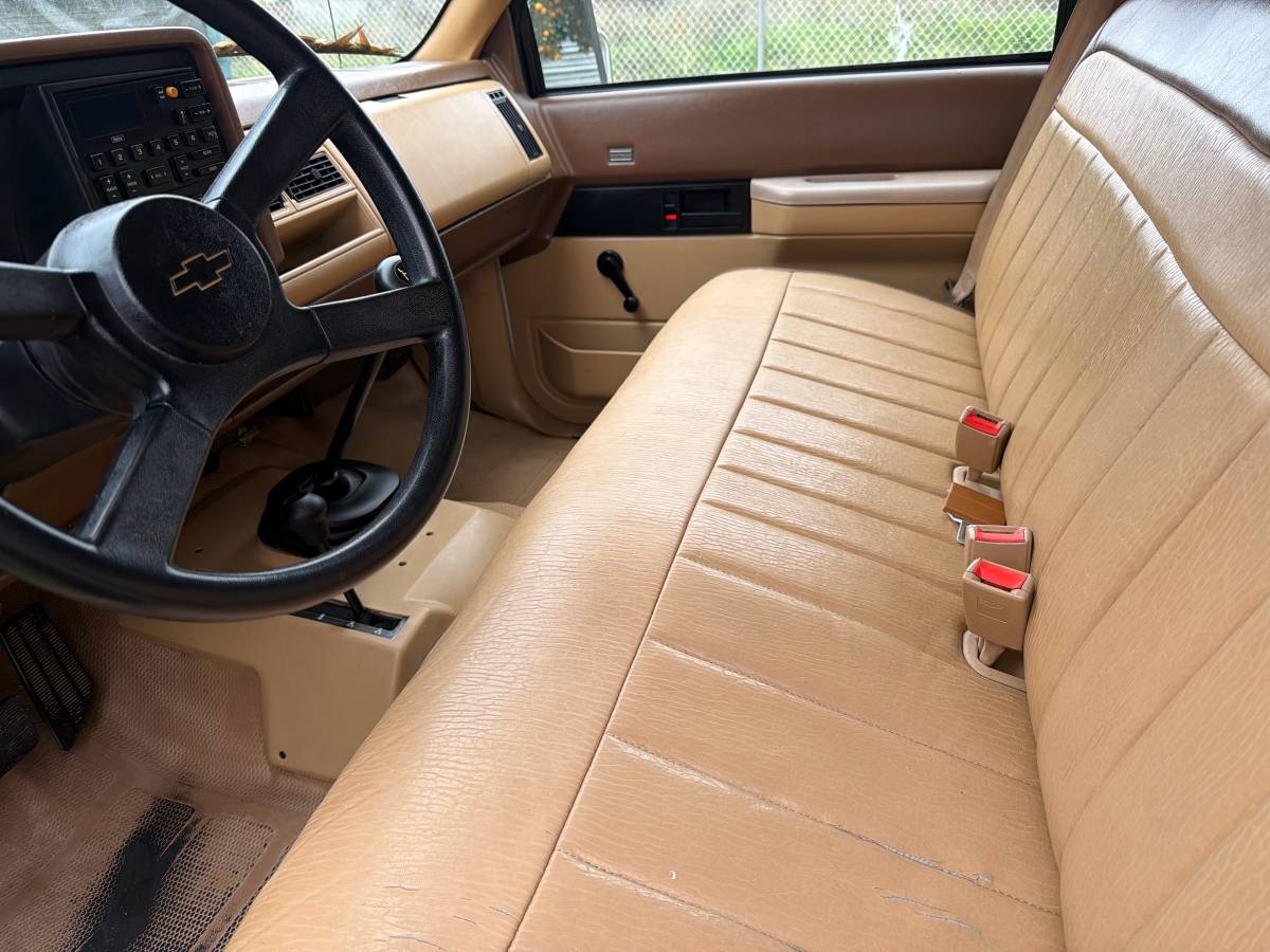 Chevrolet-gmt-400-1-ton-nominal-1988-white-7