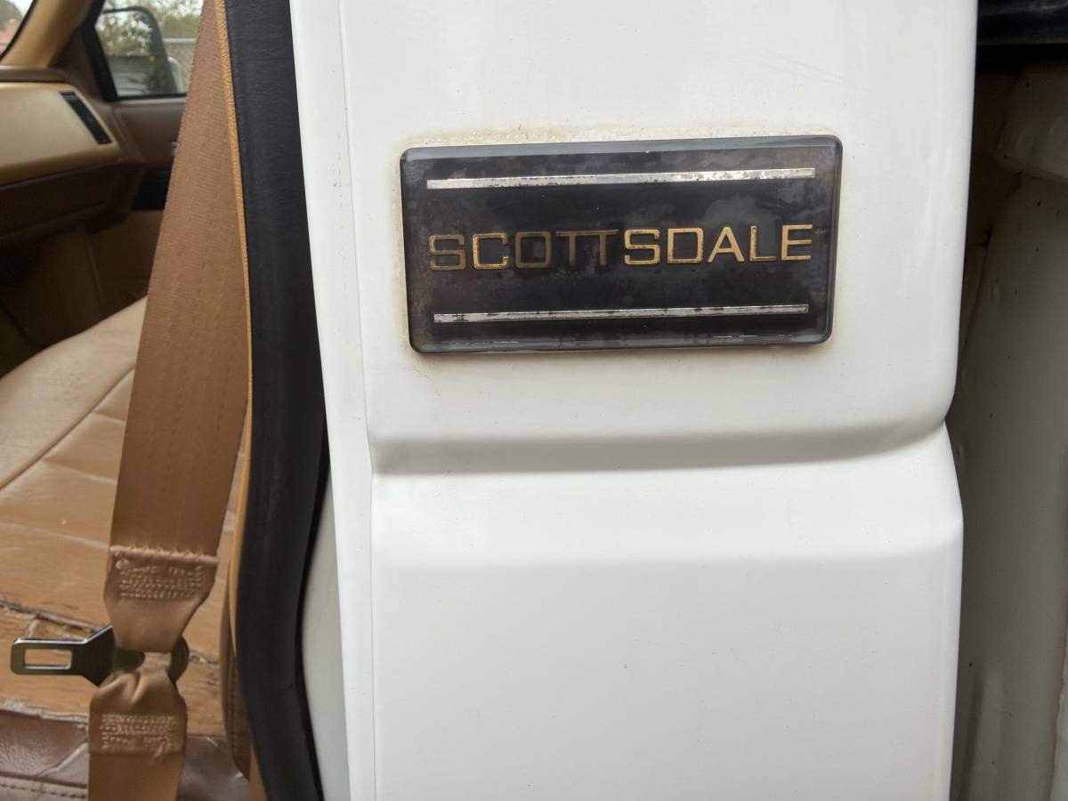 Chevrolet-gmt-400-1-ton-nominal-1988-white-8