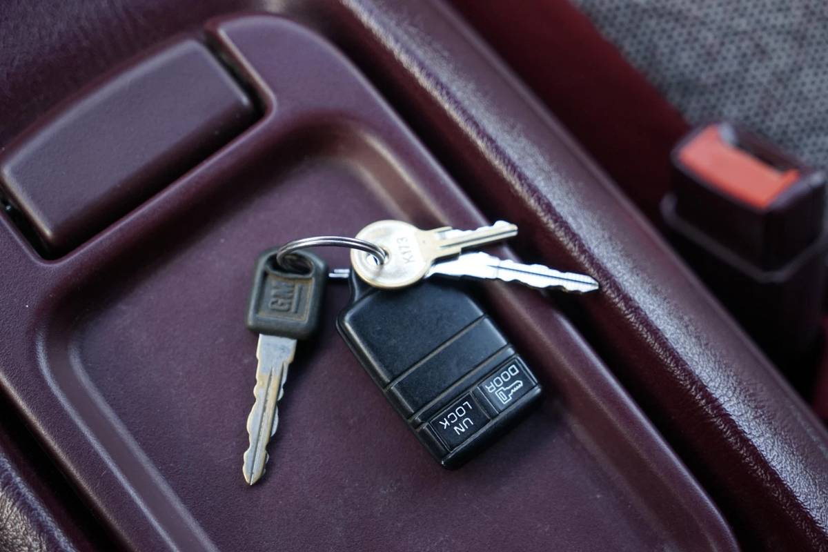 Chevrolet-gmt-400-1-ton-nominal-1996-red-16