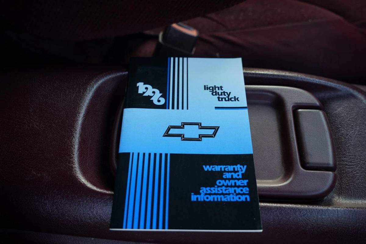 Chevrolet-gmt-400-1-ton-nominal-1996-red-17