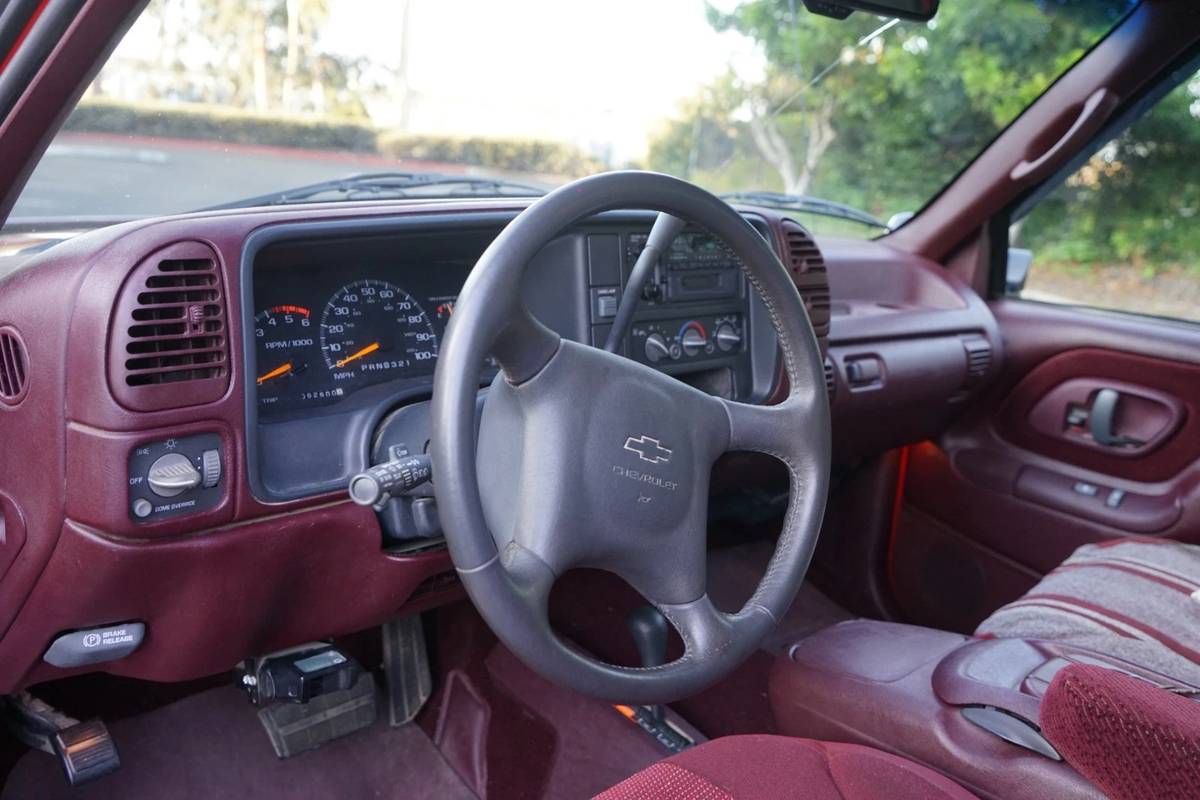 Chevrolet-gmt-400-1-ton-nominal-1996-red-20