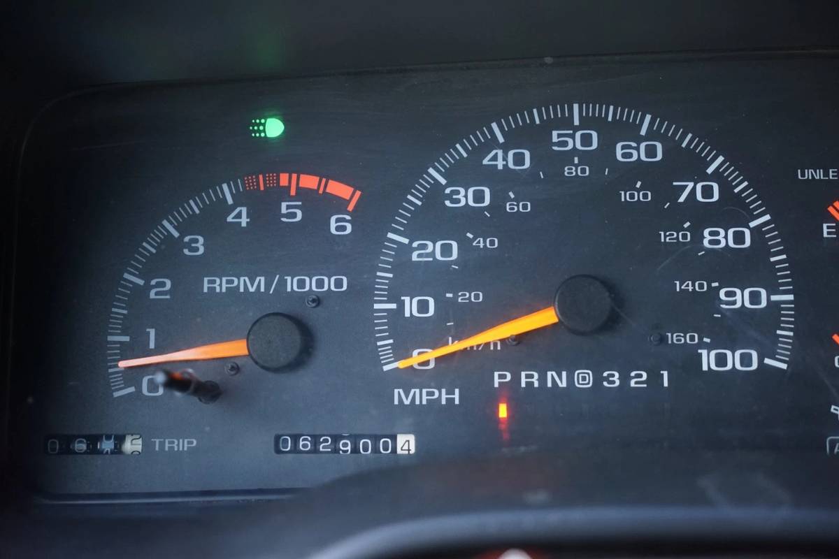 Chevrolet-gmt-400-1-ton-nominal-1996-red-3