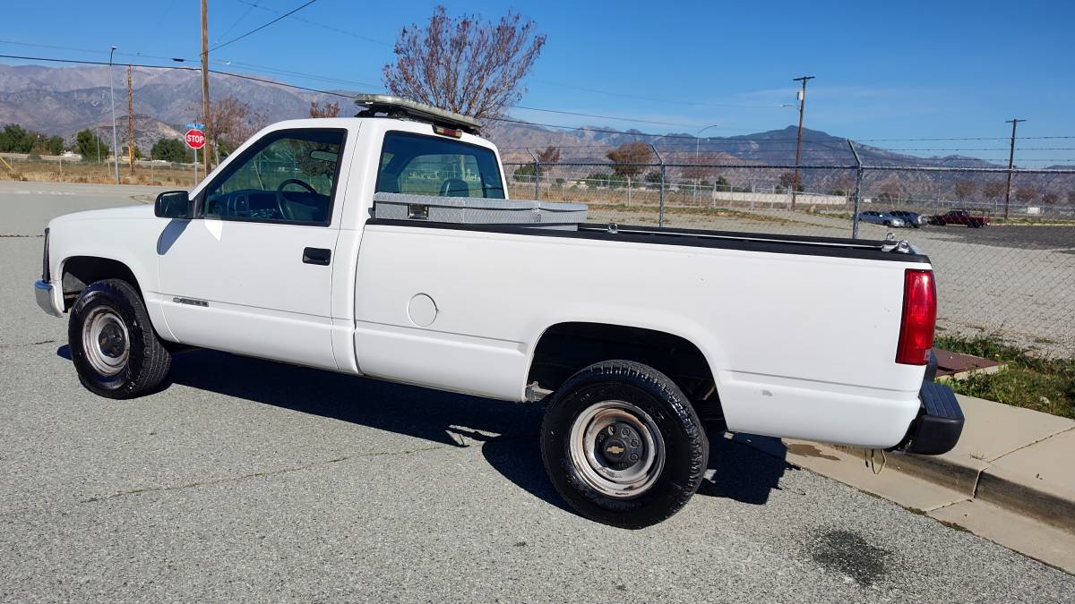 Chevrolet-gmt-400-34-ton-1995-white-1