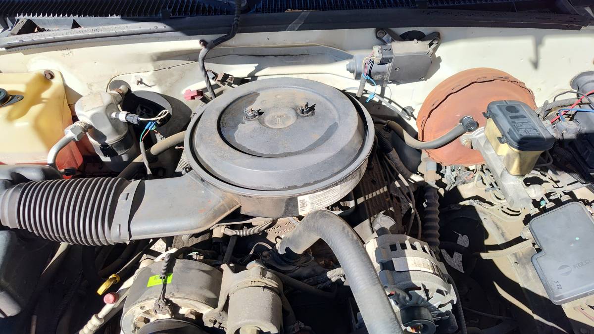 Chevrolet-gmt-400-34-ton-1995-white-10