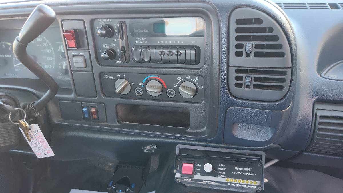 Chevrolet-gmt-400-34-ton-1995-white-16